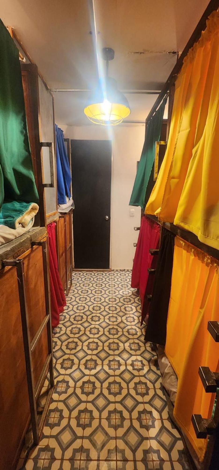 Portelli Hostal Zona G- Para Extranjeros بوغوتا المظهر الخارجي الصورة