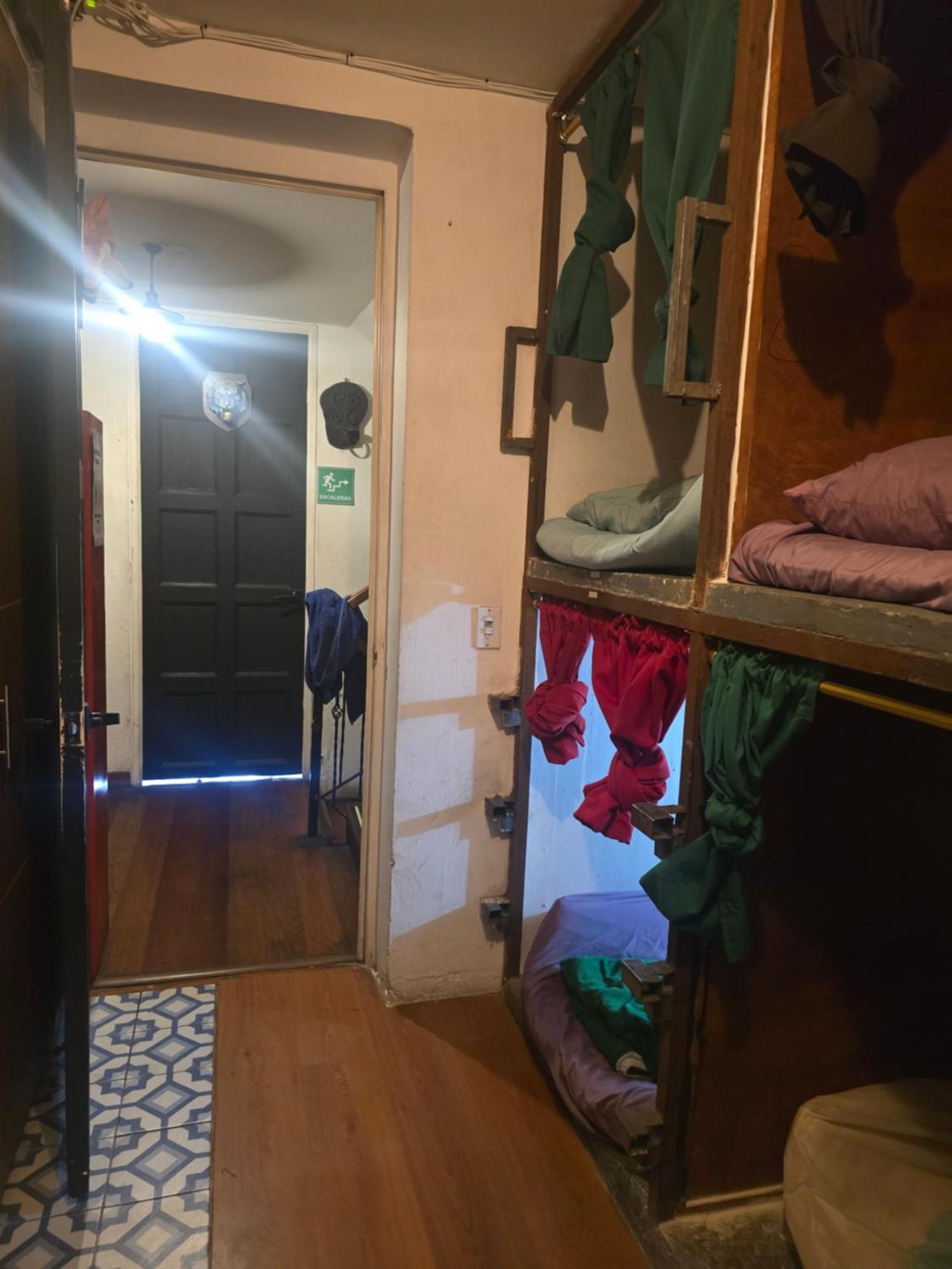 Portelli Hostal Zona G- Para Extranjeros بوغوتا المظهر الخارجي الصورة