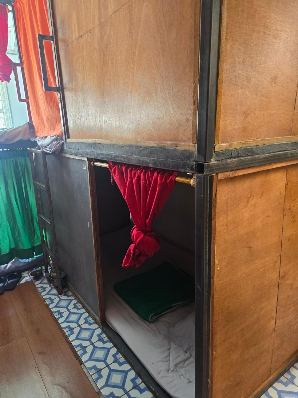 Portelli Hostal Zona G- Para Extranjeros بوغوتا المظهر الخارجي الصورة