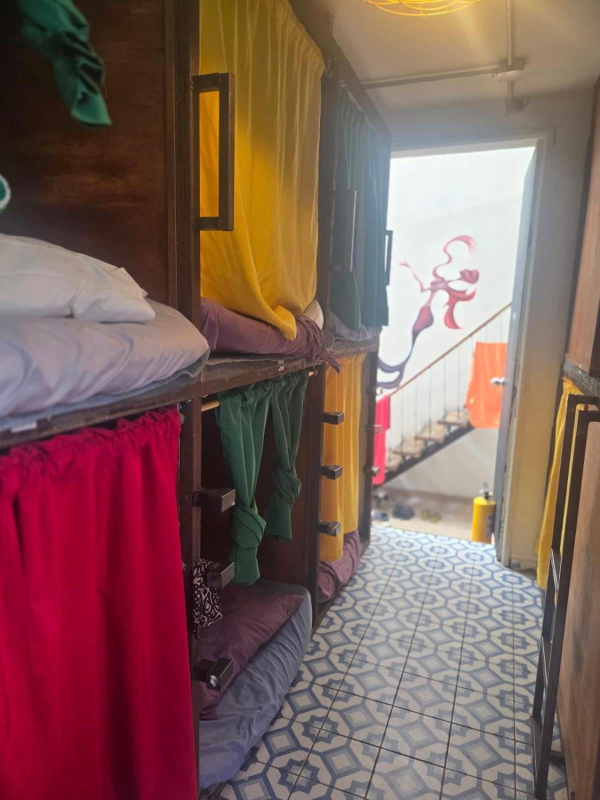 Portelli Hostal Zona G- Para Extranjeros بوغوتا المظهر الخارجي الصورة