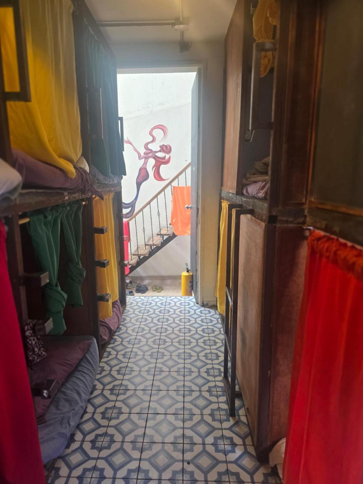 Portelli Hostal Zona G- Para Extranjeros بوغوتا المظهر الخارجي الصورة