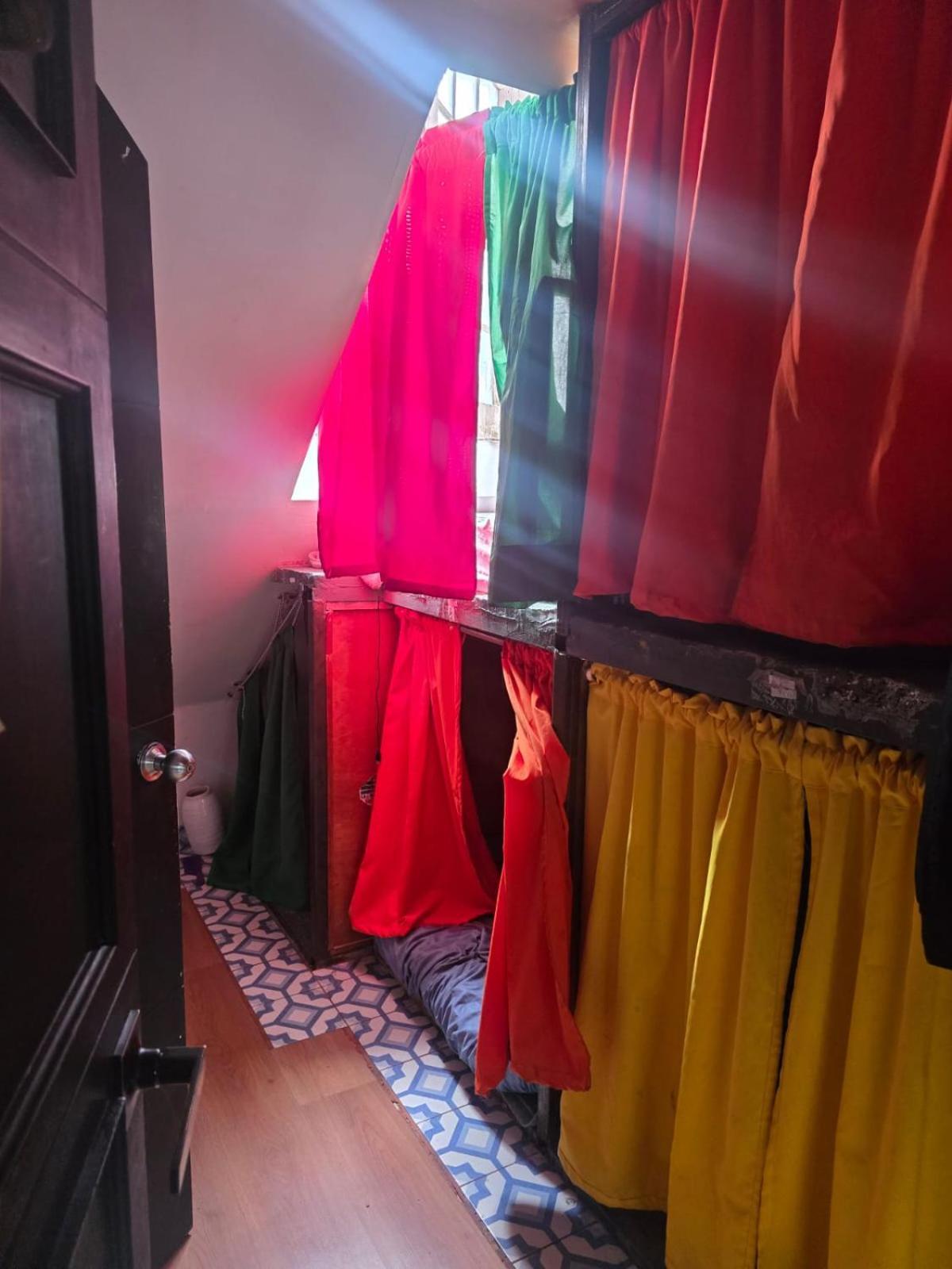Portelli Hostal Zona G- Para Extranjeros بوغوتا المظهر الخارجي الصورة