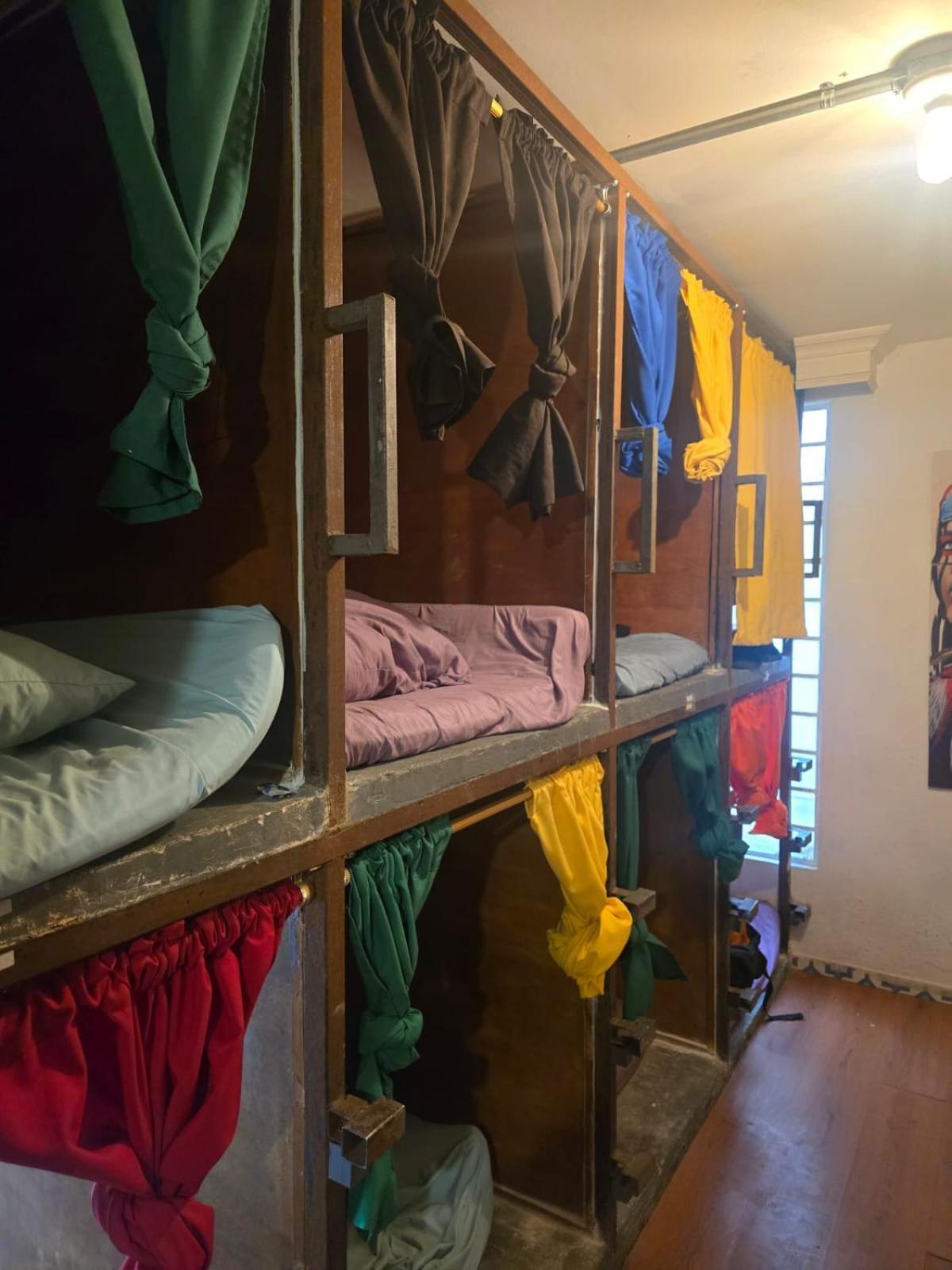 Portelli Hostal Zona G- Para Extranjeros بوغوتا المظهر الخارجي الصورة